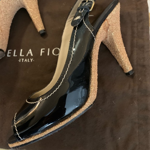 Isabella Fiore Shoes - ✨ Patent Leather w Gold Glitter ✨ Bottoms